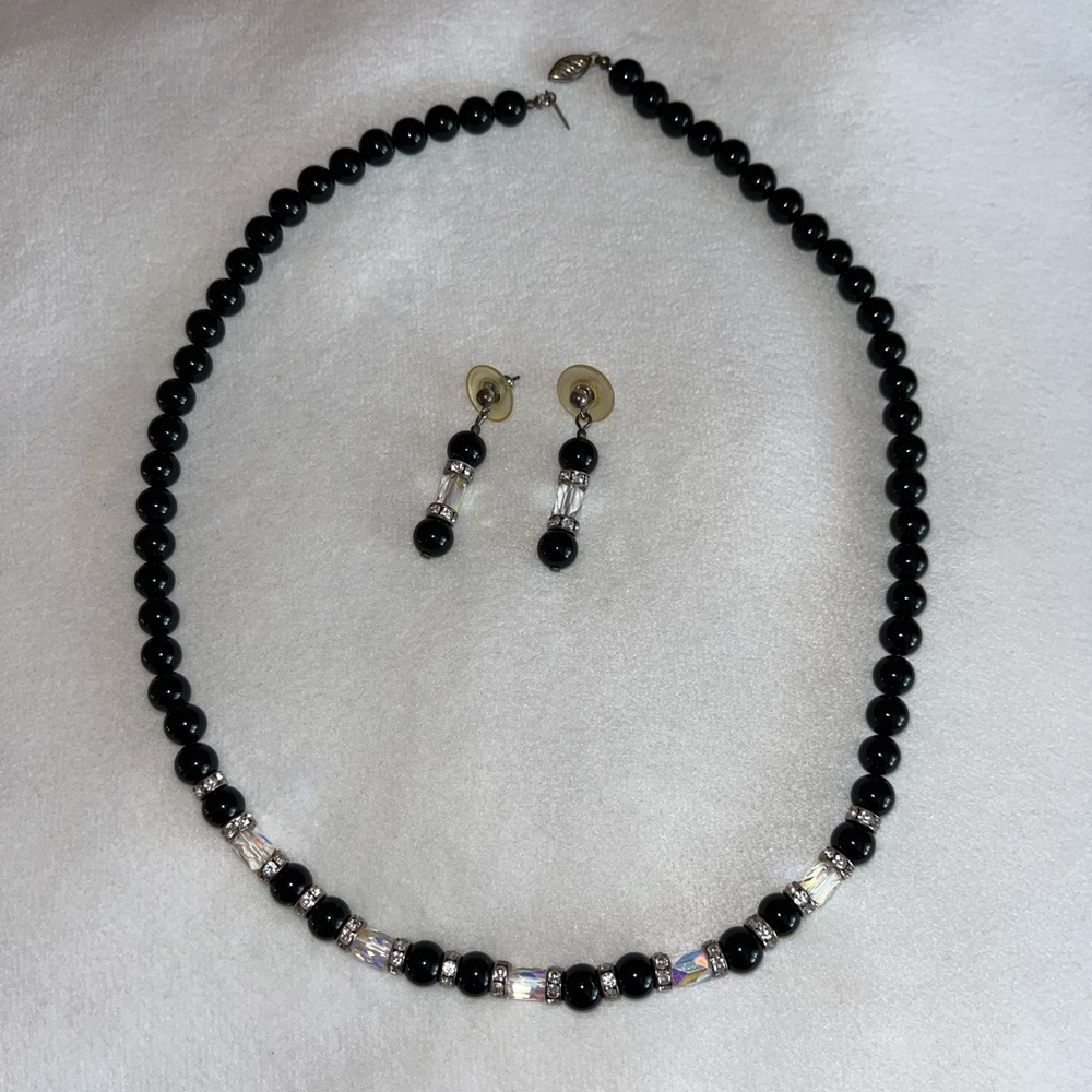 Black pearl matching necklace & earrings set